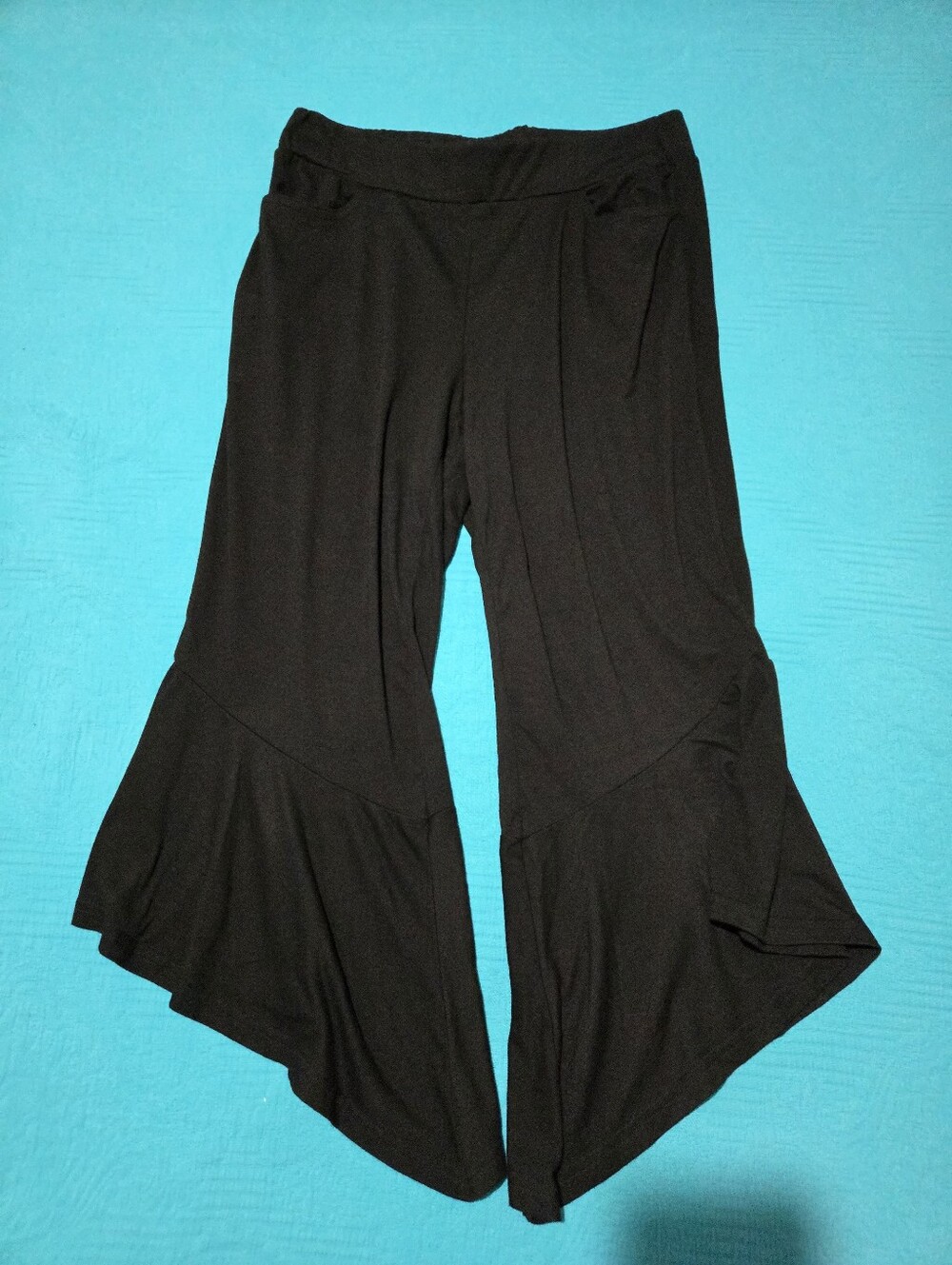 Women's Bloomchic Black Pull On Capris